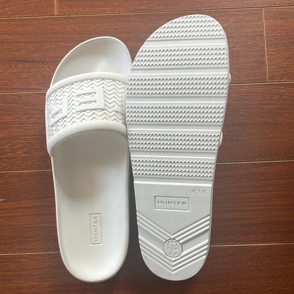 Hunter White Slide Sandals - Picture 3 of 3